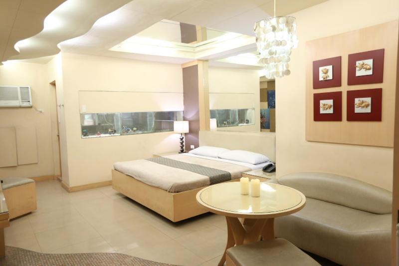 Victoria Court Suites Pasig 外观 照片