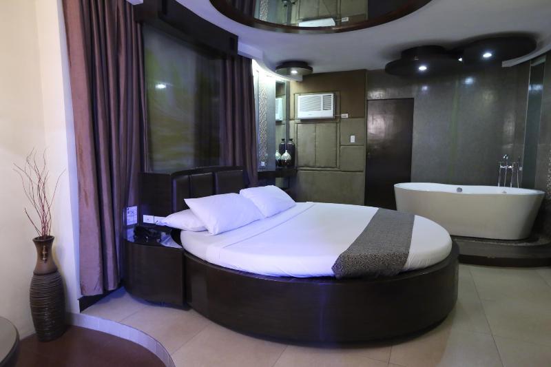 Victoria Court Suites Pasig 外观 照片