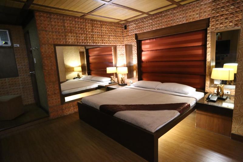Victoria Court Suites Pasig 外观 照片