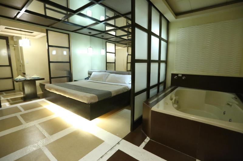 Victoria Court Suites Pasig 外观 照片