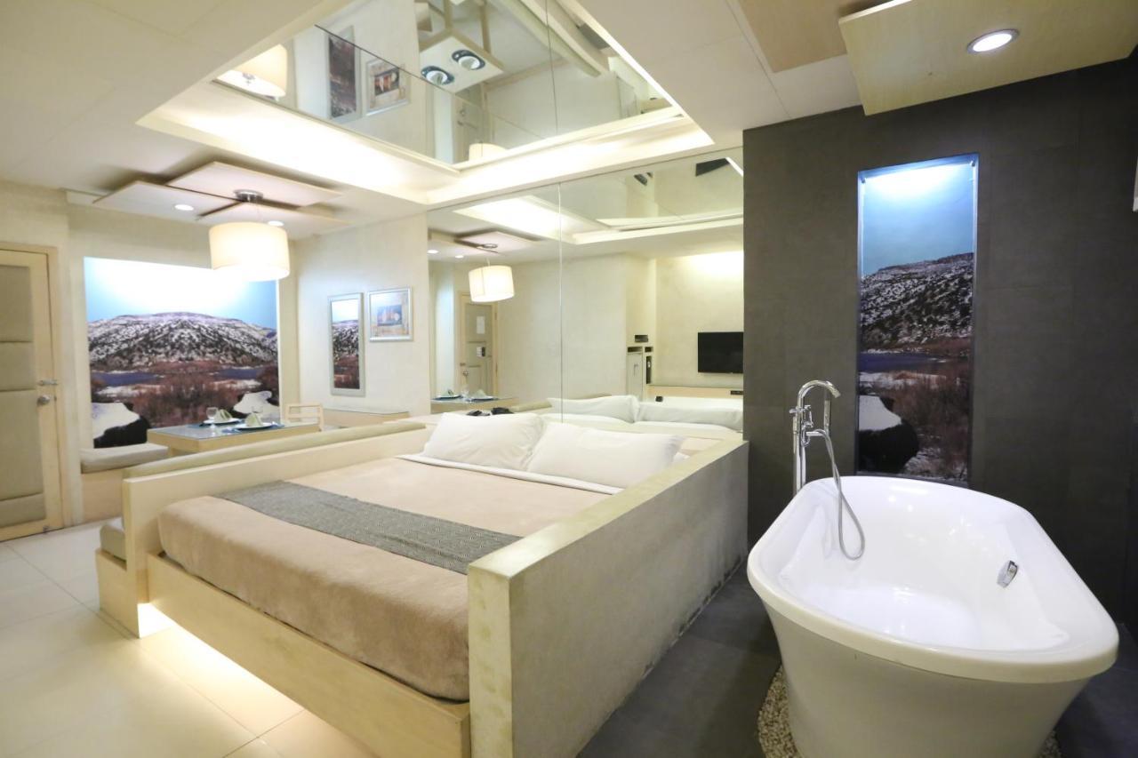 Victoria Court Suites Pasig 外观 照片