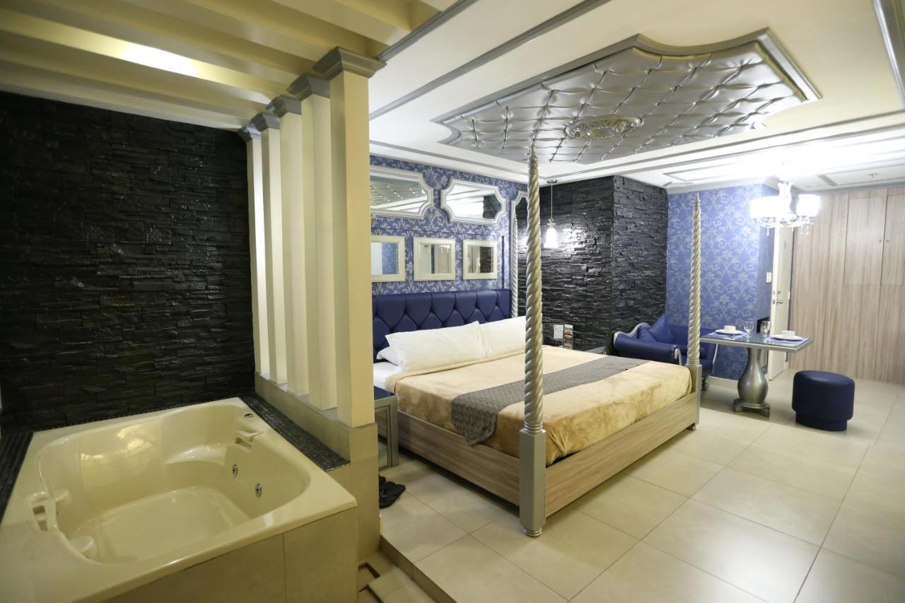 Victoria Court Suites Pasig 外观 照片