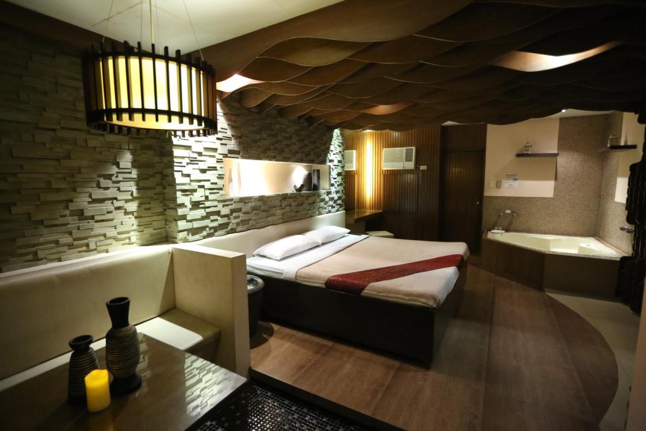 Victoria Court Suites Pasig 外观 照片